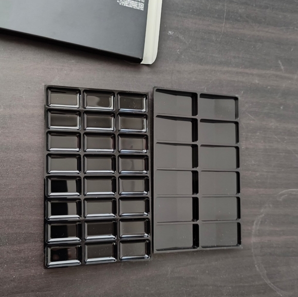 MAC Pro Customizable Palettes - Picture 1 of 4